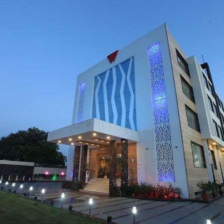 호텔 윙스턴 고버단 Radha Kund 외부 사진