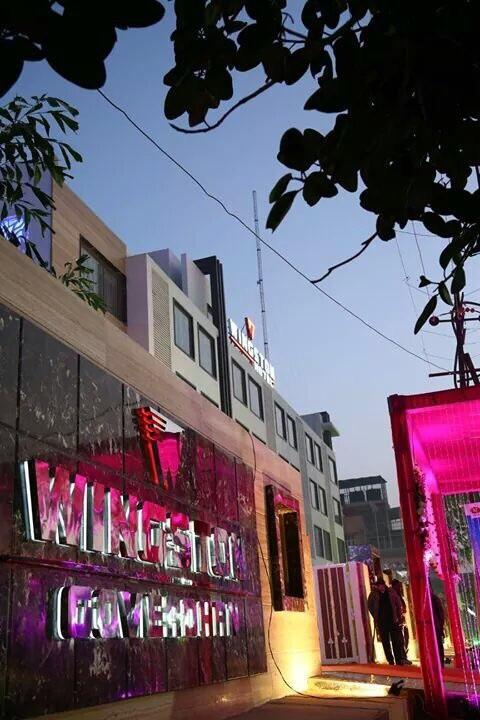 호텔 윙스턴 고버단 Radha Kund 외부 사진